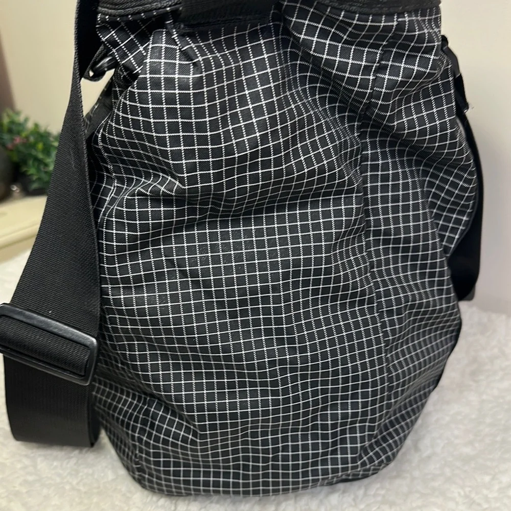 Reebok Black Grid Pattern Gym Duffel Bag Yoga Travel Tote 16x12‎